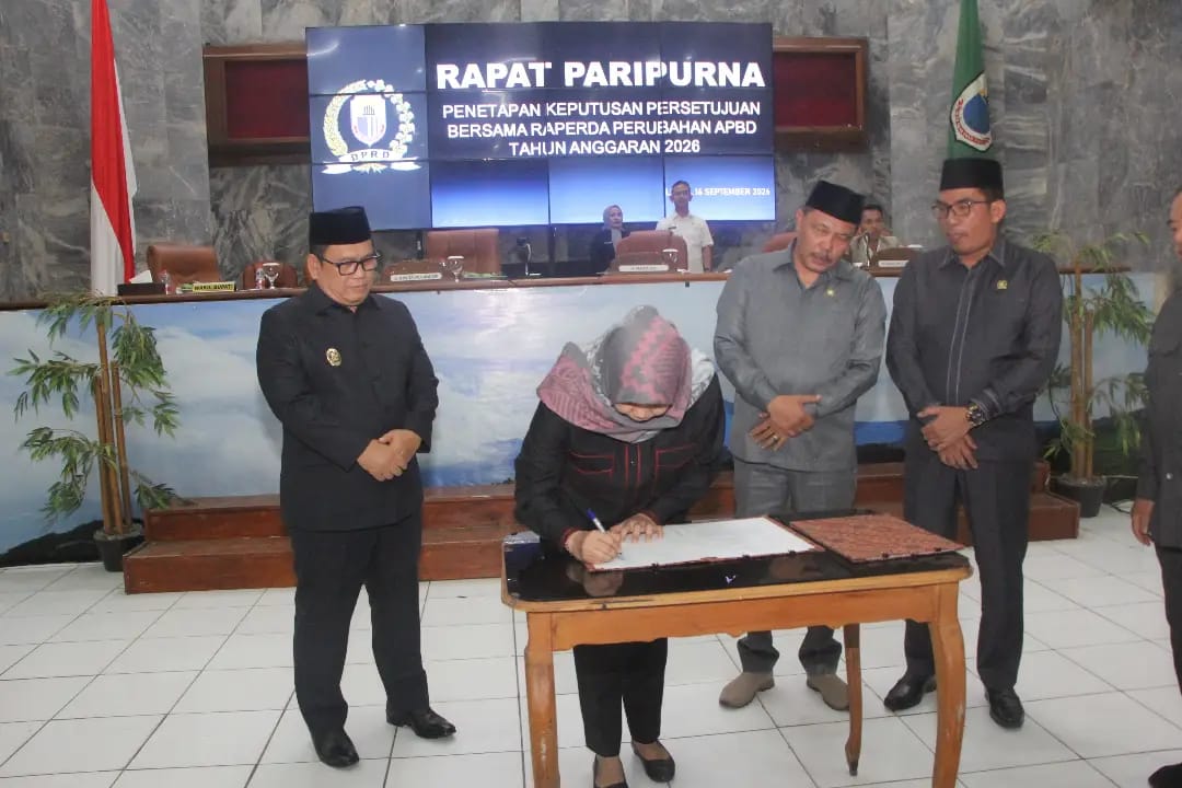 Sekda Kabupaten Lebak menghadiri Rapat Paripurna DPRD Kabupaten Lebak tentang Persetujuan Bersama RAPERDA Perubahan Anggaran Pendapatan dan Belanja Daerah (APBD) Tahun Anggaran 2026